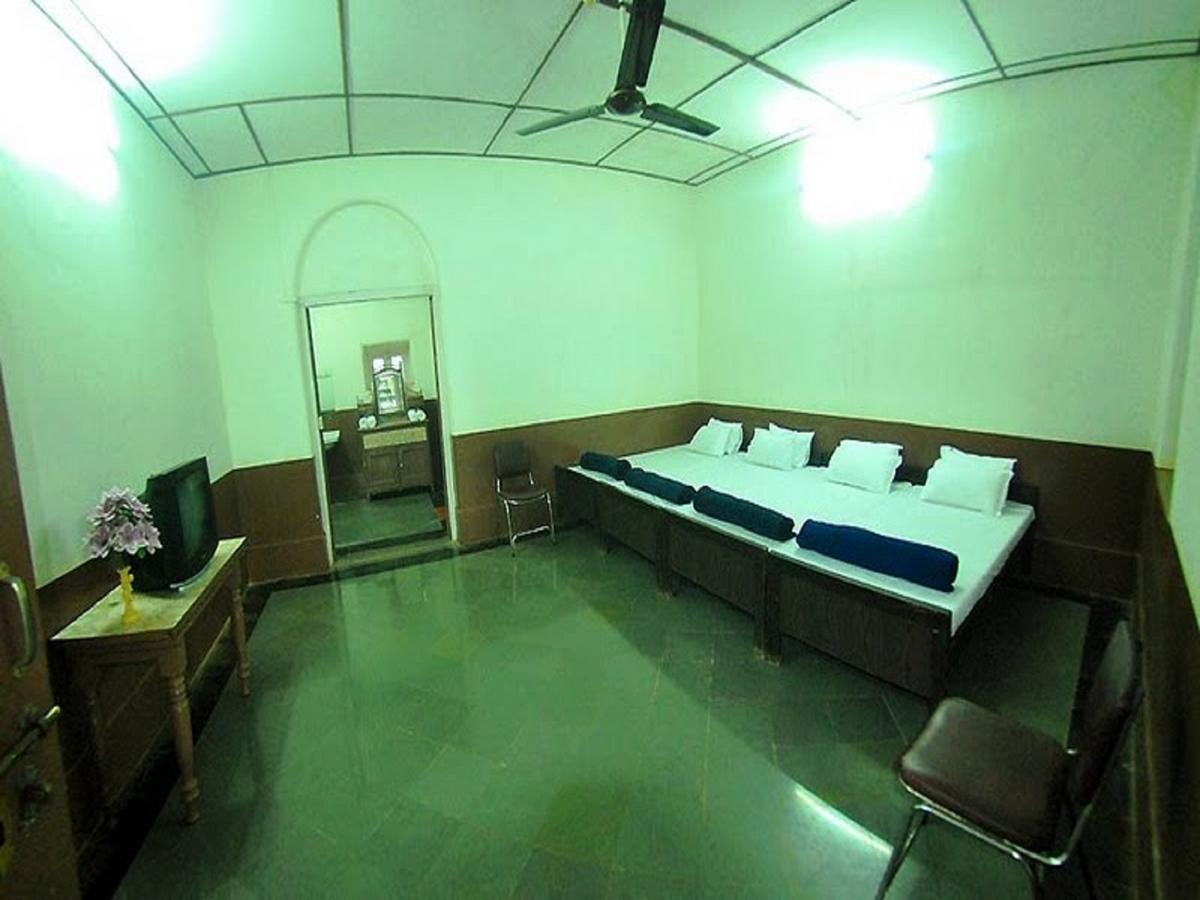Cecil Hotel มาเทรัน ภายนอก รูปภาพ